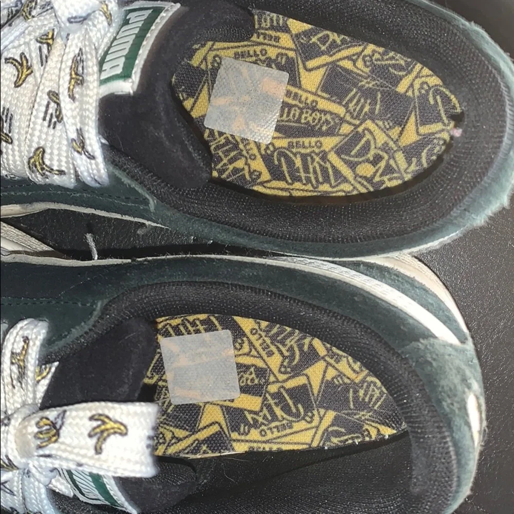 PUMA x Minions Suede Black & White Banana Laces sz 5 Youth EUC